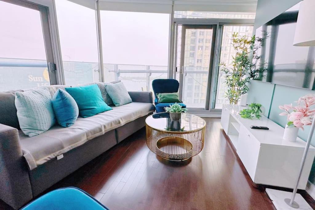 Apartment New Superior Lakeview Luxury 3-bedroom On 48 Floor Toronto