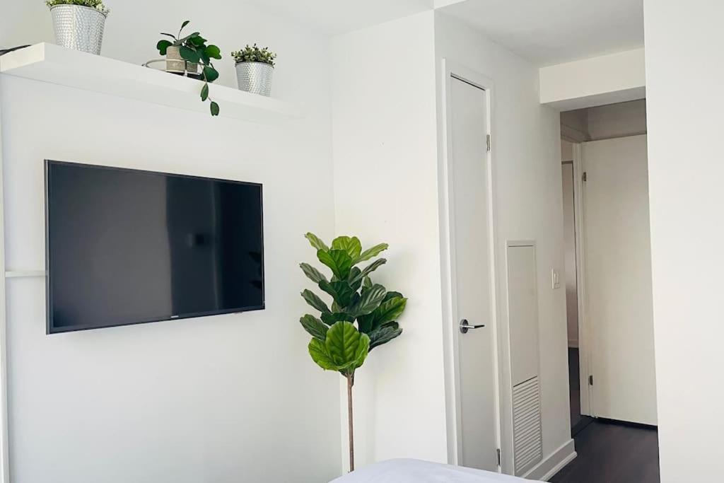 New Superior Lakeview Luxury 3-bedroom On 48 Floor *