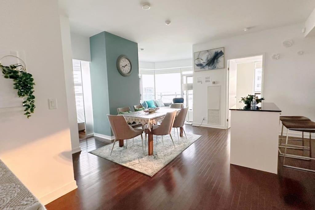 New Superior Lakeview Luxury 3-bedroom On 48 Floor * Toronto