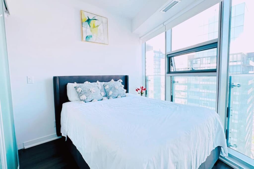 New Superior Lakeview Luxury 3-bedroom On 48 Floor Apartment