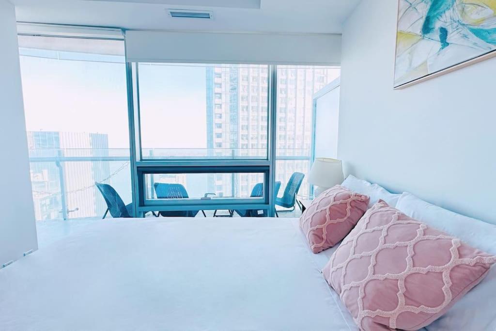 New Superior Lakeview Luxury 3-bedroom On 48 Floor Apartment *
