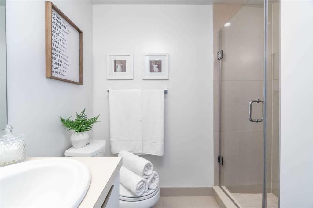 New Superior Lakeview Luxury 3-bedroom On 48 Floor Apartment