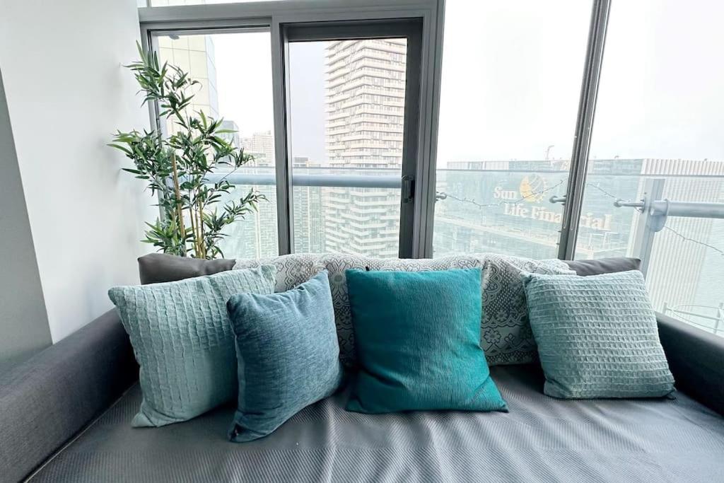 New Superior Lakeview Luxury 3-bedroom On 48 Floor * Toronto