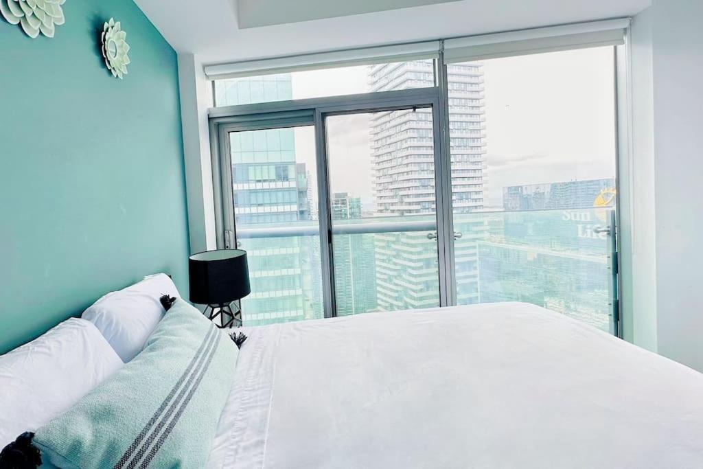 Apartment New Superior Lakeview Luxury 3-bedroom On 48 Floor Toronto