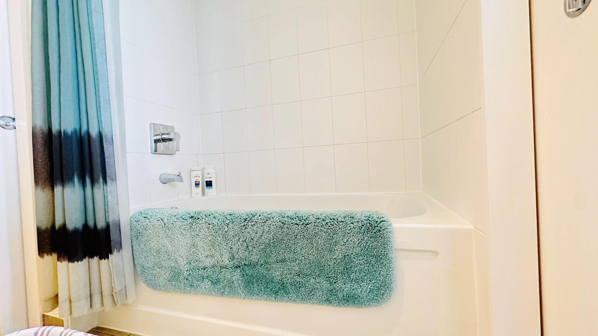 New Superior Lakeview Luxury 3-bedroom On 48 Floor Apartment