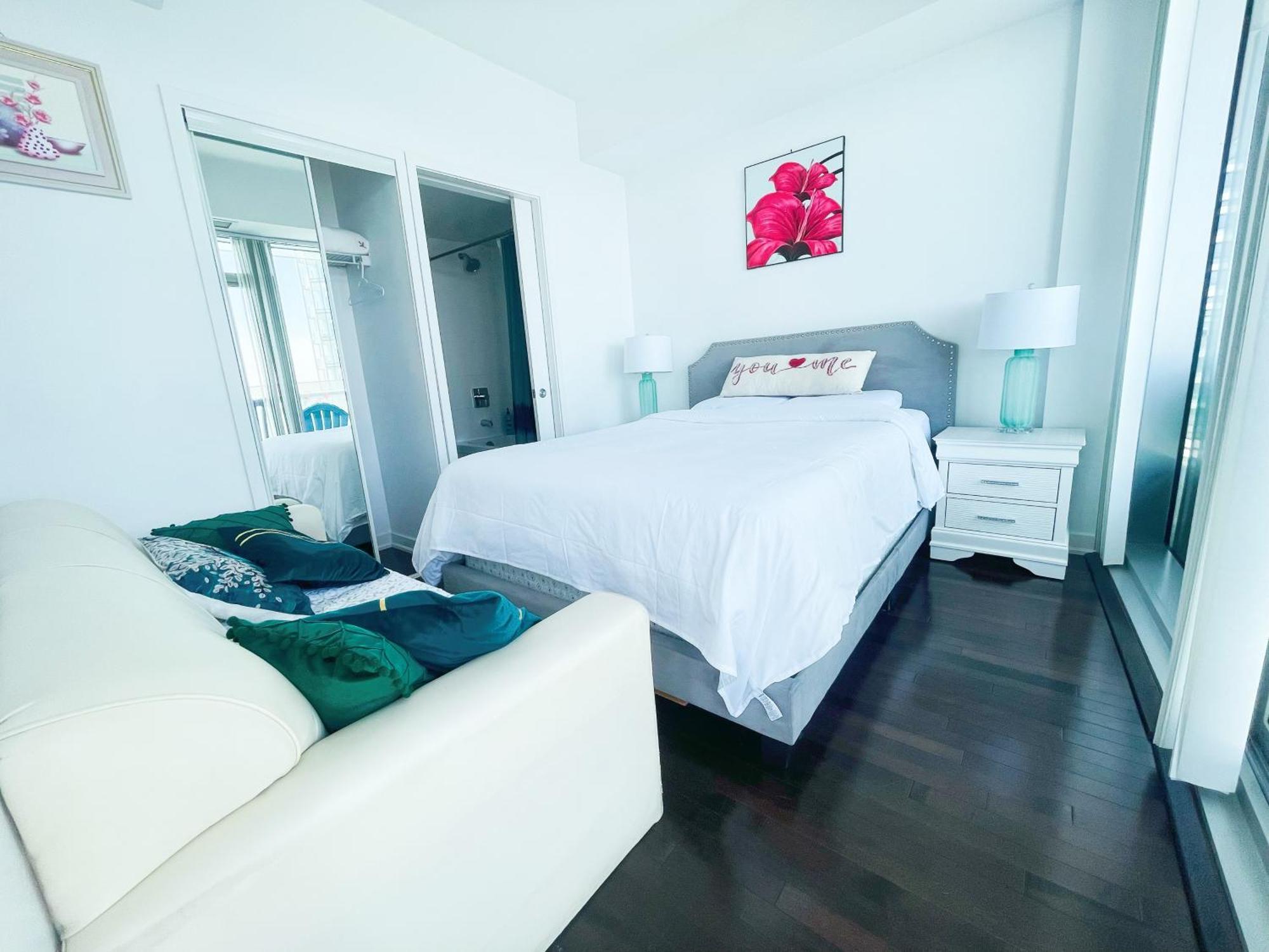 New Superior Lakeview Luxury 3-bedroom On 48 Floor Apartment